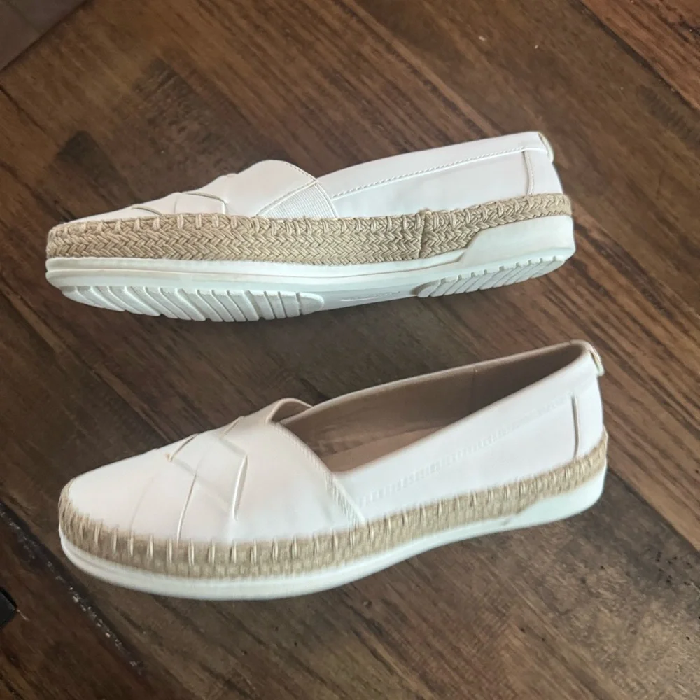 Anne‎ Klein Akzasha White Espadrille Flats